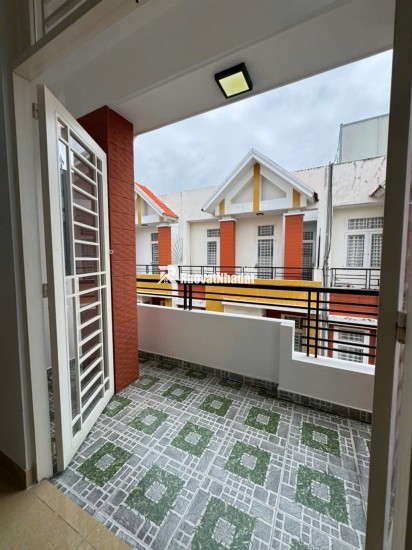 6,5 tỷ nhà 55m2, 3 tầng hẻm xe hơi đậu cửa sát QL13, tiềm năng ra mặt tiền