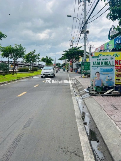 * CHỦ GẤP BÁN GIÁ CHÀO CÒN NHỈNH 9 TỶ. 

 NHÀ MẶT TIỀN PHÚ ĐỊNH ( 134m2 , ngang 6 )