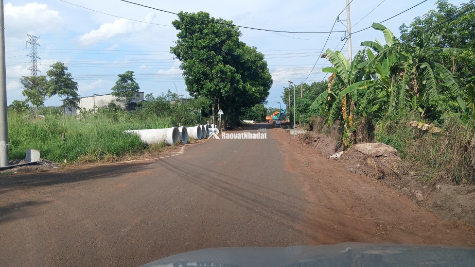 Bán đất làm vường, xưởng sẵn nhà 400 thổ cư cách QL 13 gần 1km