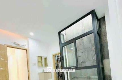 Bán nhà 31m2 đường Âu Dương Lân, P. Chánh Hưng, 2 tầng, 2PN, sổ đỏ chính chủ, giá 3.2 tỷ. LH: 0986066618